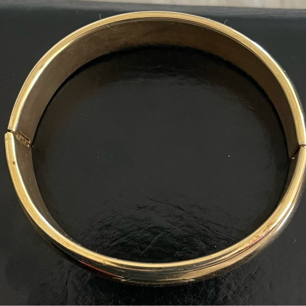 Classic Gold-Tone Bangle Bracelet Napier Vintage